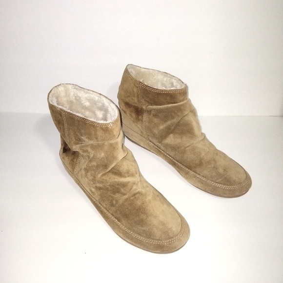 Lucky Brand Flat Suede Fur lined ankle booties size 8 Pull On Tan color - Picture 3 of 11
